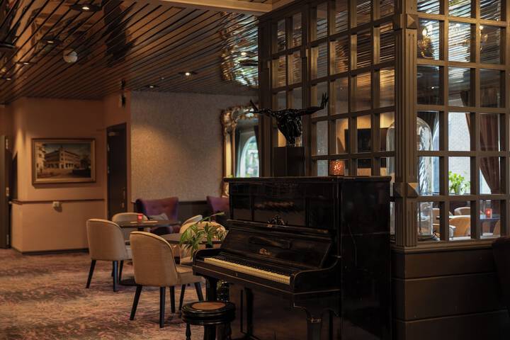 Lobby Entry