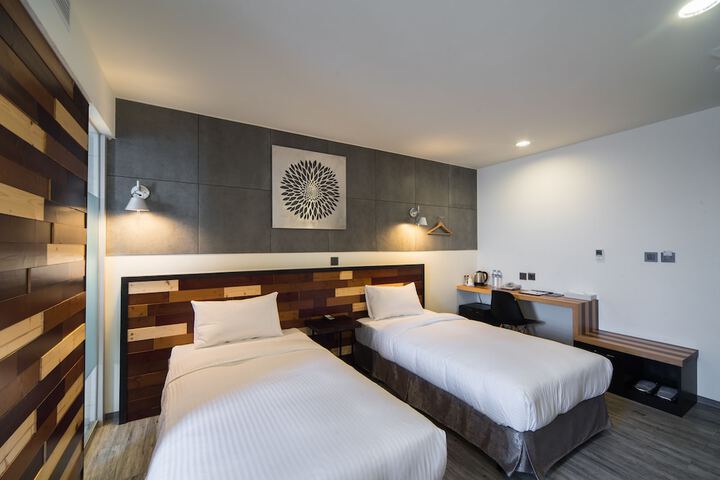 Room 16 of 42