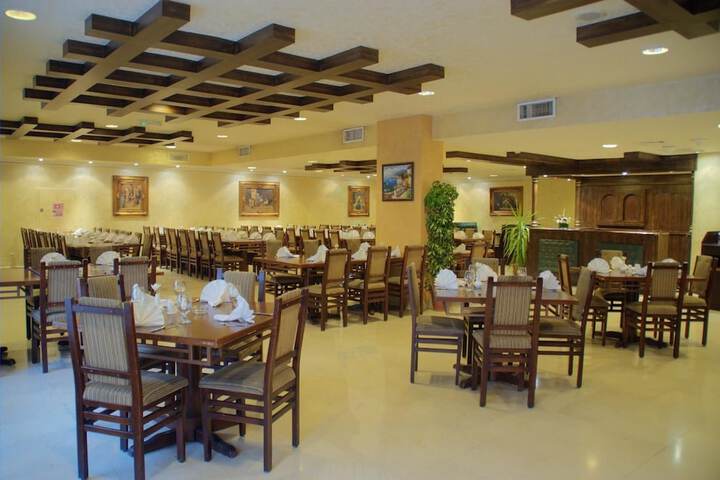 Dining 15 of 24