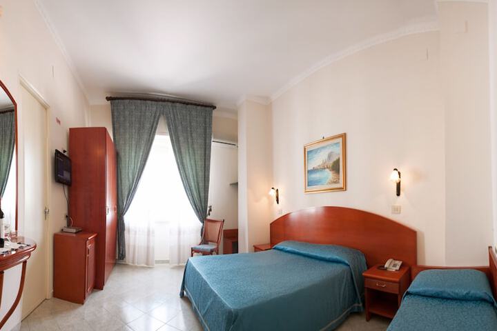 Room 8 of 34