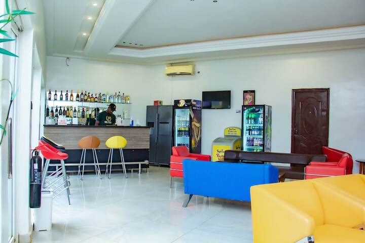 Lounge 15 of 15