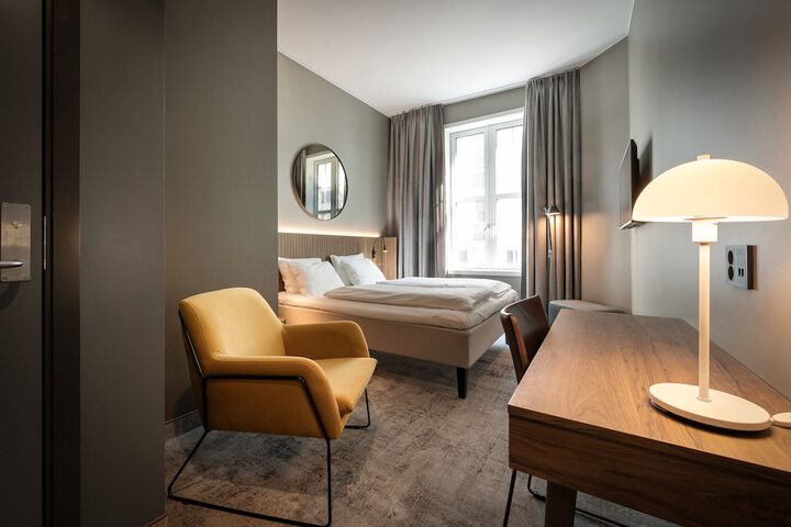 Room 27 of 87
