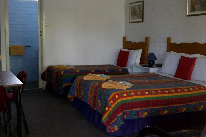 Room 5 of 11