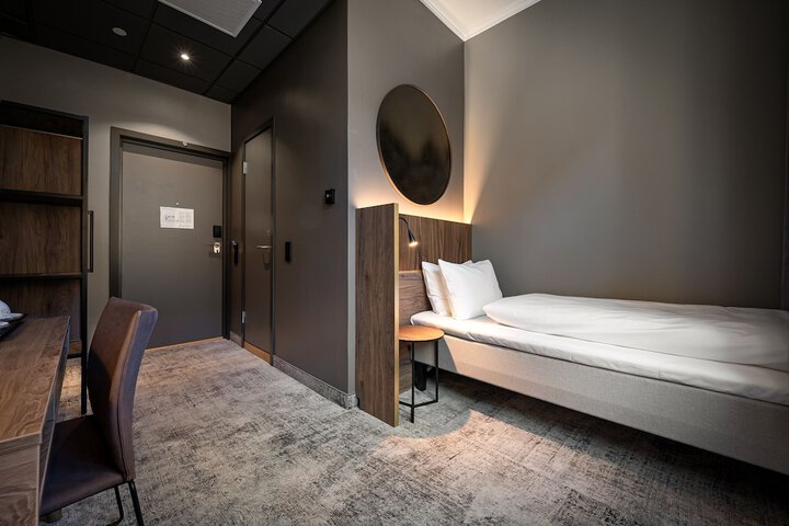 Room 35 of 87