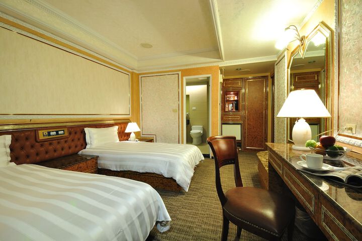 Room 17 of 34