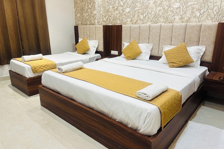 Room 12 of 74