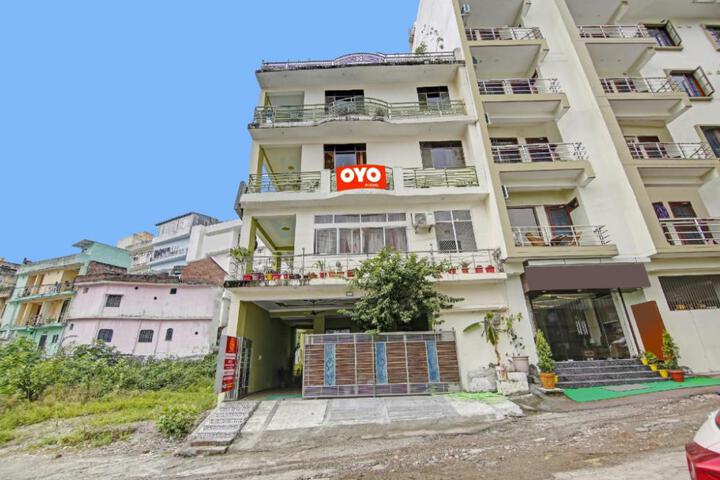 OYO Flagship Hotel Om Shaku Ganga Palace