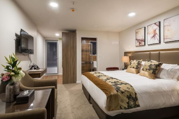Room 13 of 36