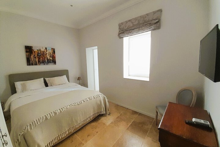 Room 6 of 83