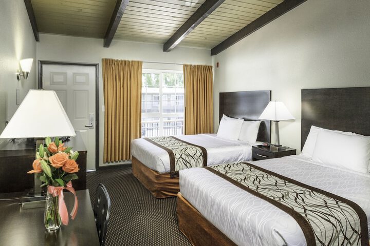 1 Queen Bed (1 of 17)