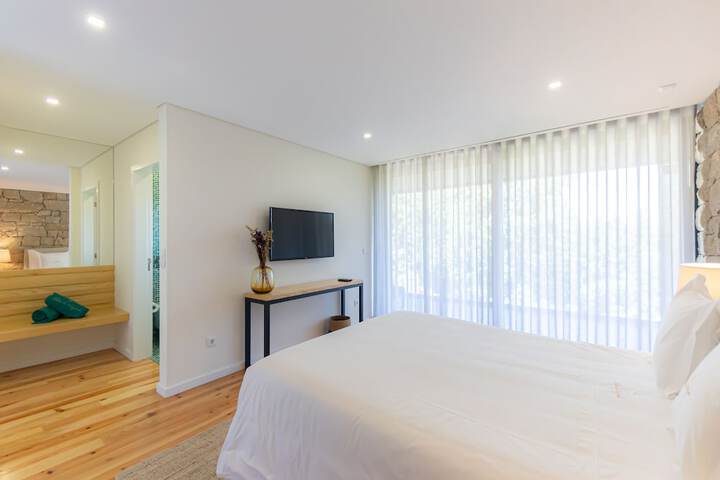 Room 28 of 148