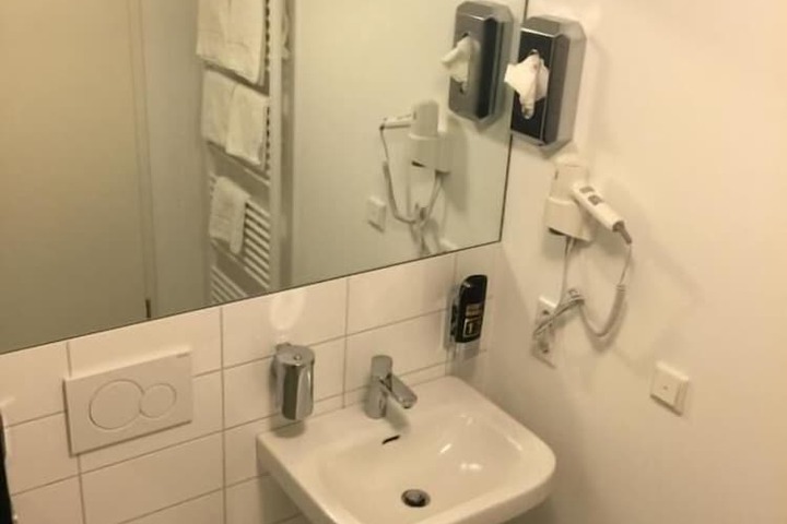 Room 11 of 22