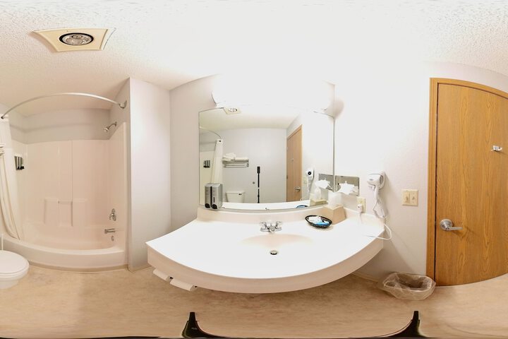 1 King Bed (6 of 17)