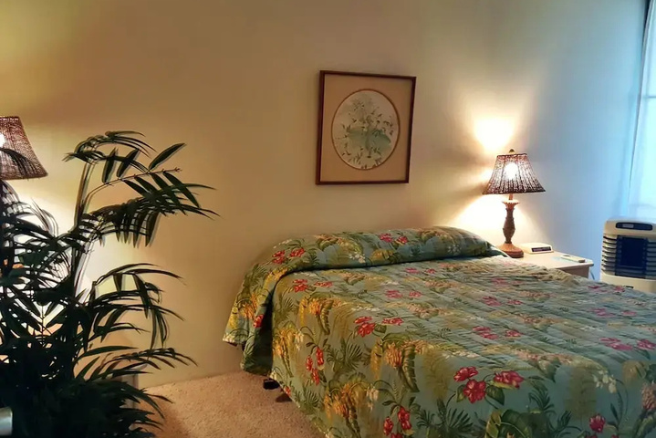Room 5 of 18
