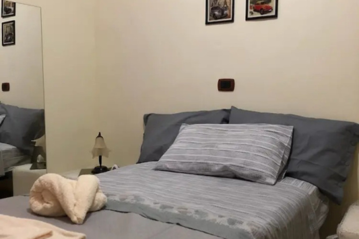 Room 6 of 10