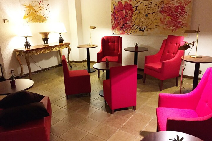 Lounge 40 of 50