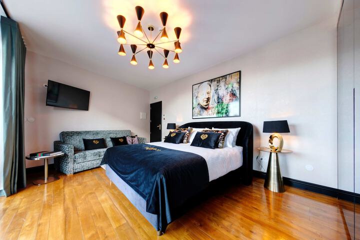 Room 6 of 44