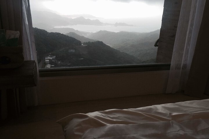 Room 4 of 6