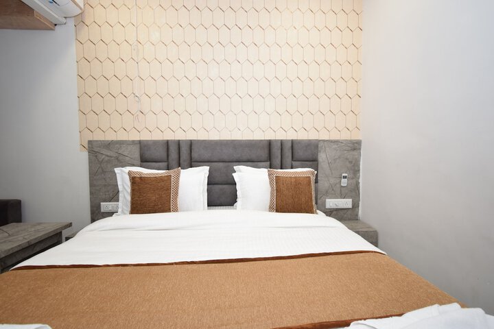 Room 13 of 22