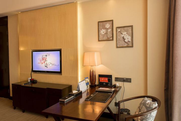 Room 26 of 33