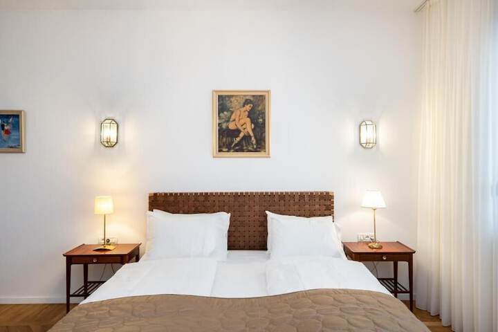 Room 10 of 48
