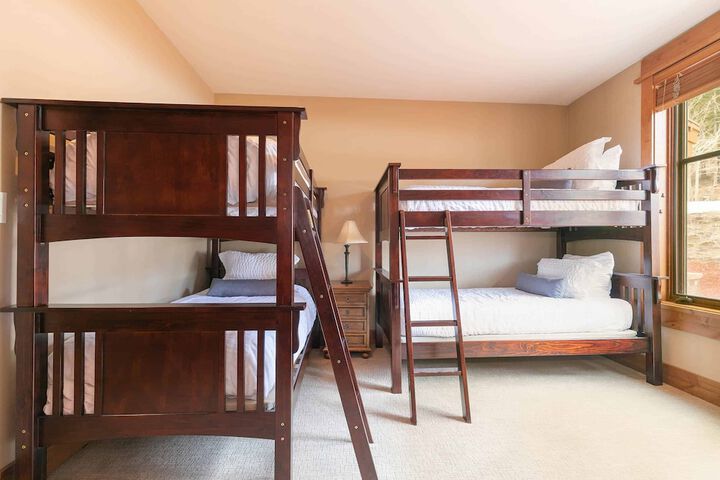 Room 10 of 443
