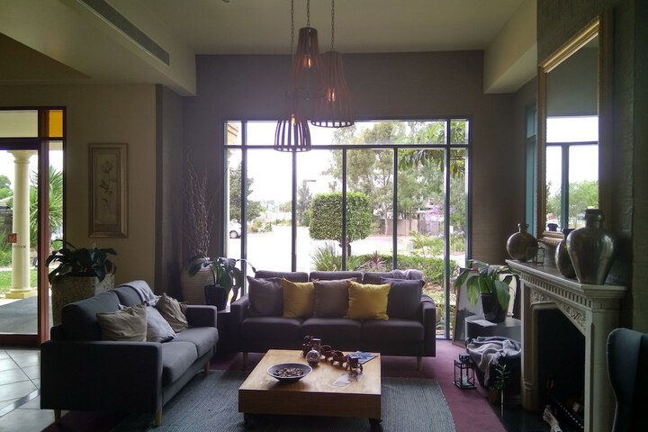 Lounge 41 of 45