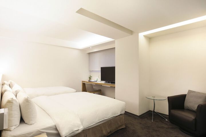 Room 12 of 145