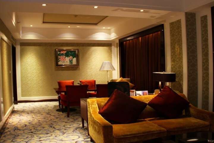 Room 4 of 28
