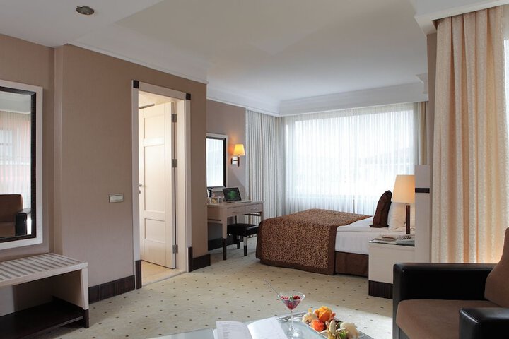 Room 5 of 37