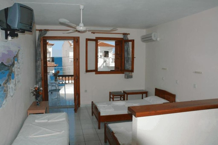 Room 6 of 11