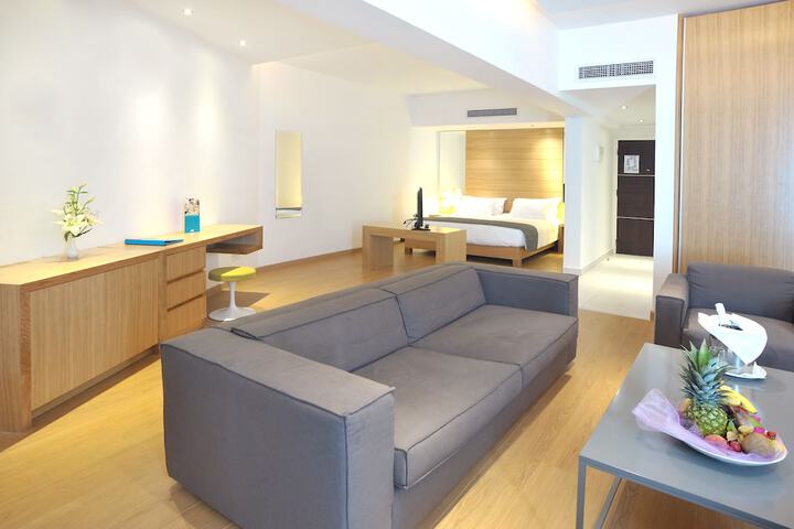 Room 6 of 118