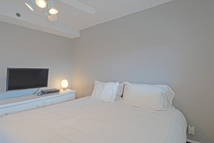 Room 16 of 152