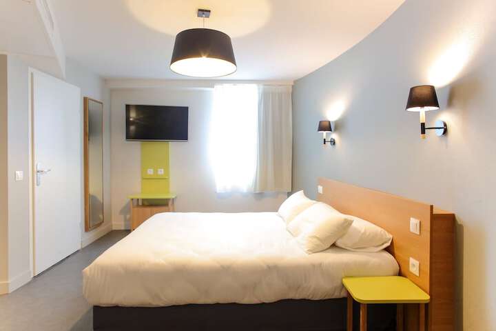 Room 12 of 40