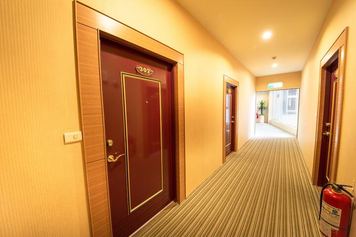 Ballroom/Hall 22 of 27