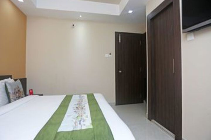 Room 13 of 26