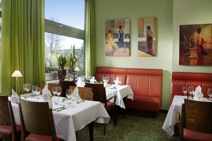 Dining 51 of 60