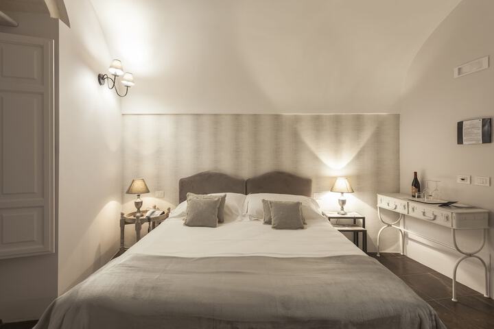 Room 12 of 101