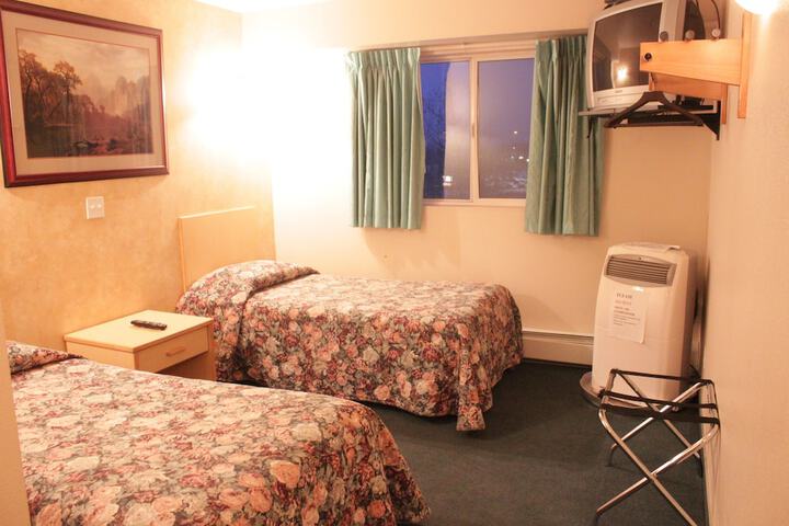 Room 2 of 43