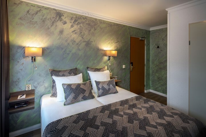 Room 46 of 142