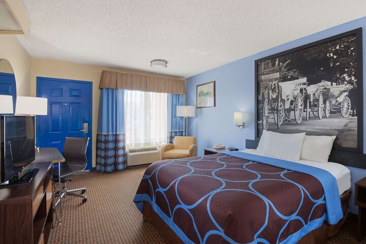 Room 4 of 38