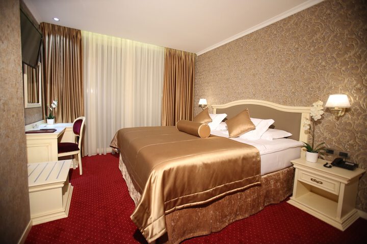 Room 4 of 42