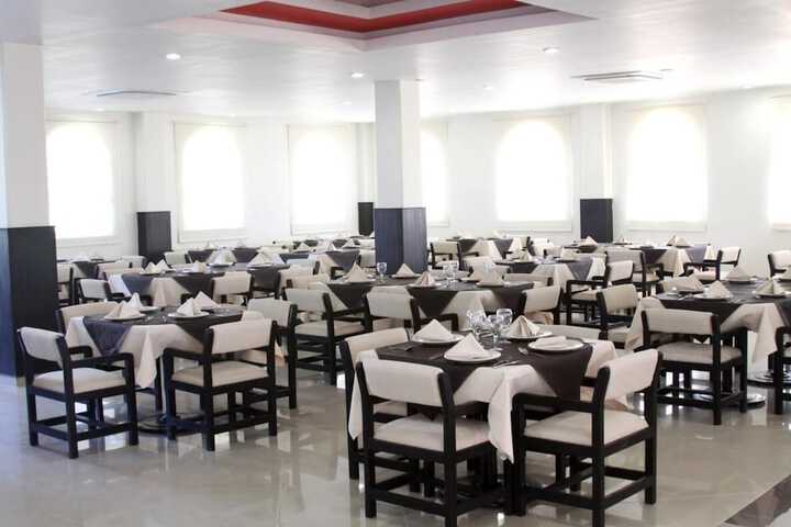 Dining 48 of 63
