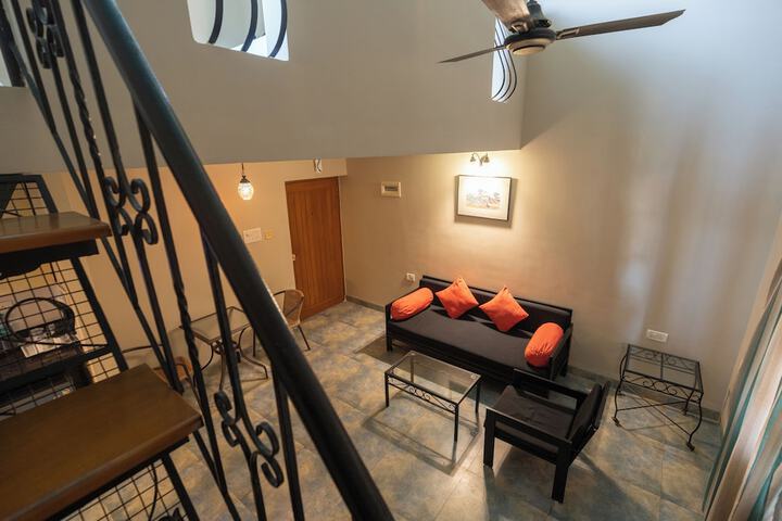 Room 33 of 114