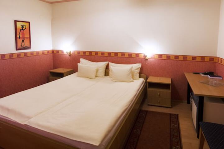 Room 3 of 47