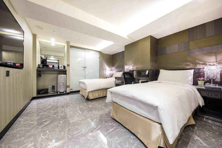 Room 16 of 60