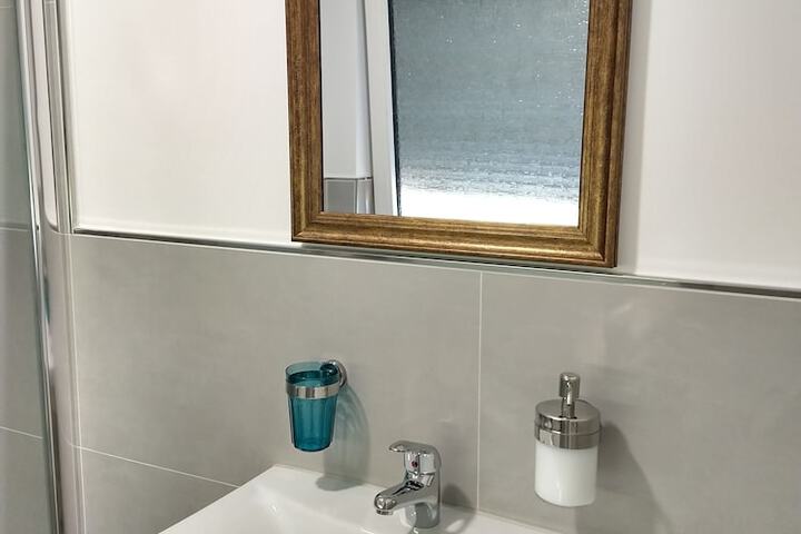 Room 9 of 15