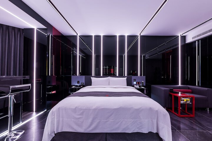 Room 6 of 99