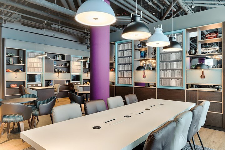 Business Center 39 of 40