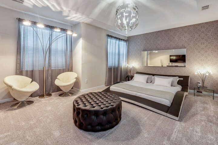 Room 4 of 43